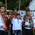 UKR-Účastníci huculského festivalu s trembitami (tradiční huculský hudební nástroj), Ukrajina